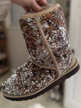 UGG Classic Short Sequin Boots – Sparkle Shearling – Size 9 ✨